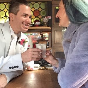 Meet your Poshers, Leo and Amber